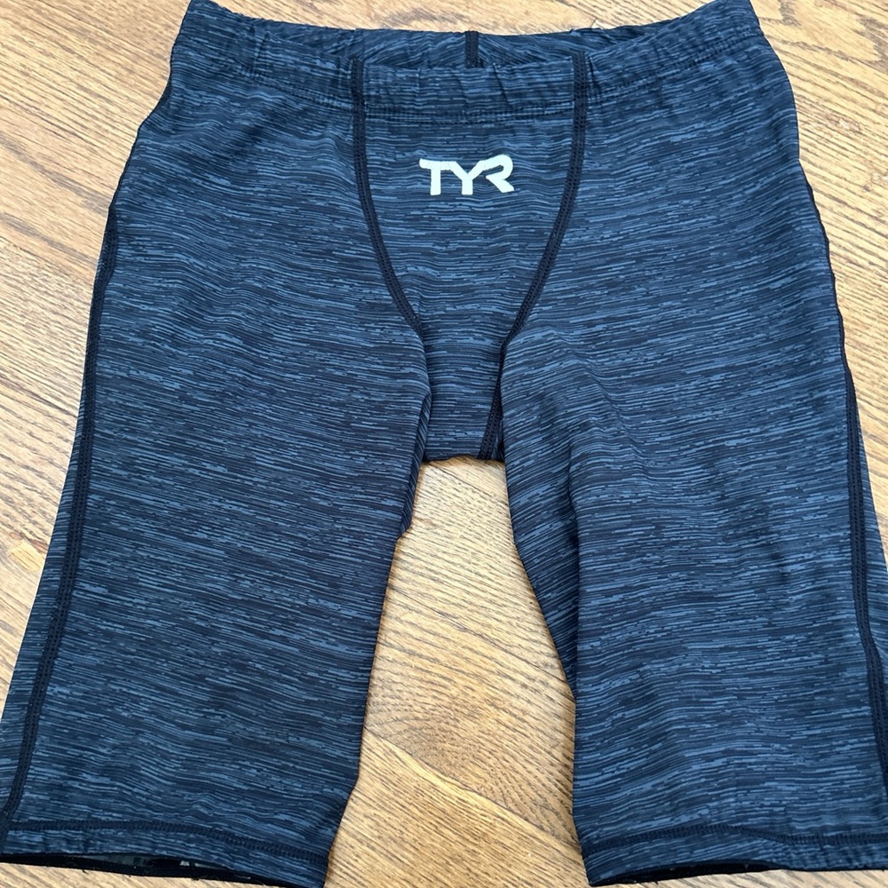 TYR boys swimsuit swim trunks shorts size 26